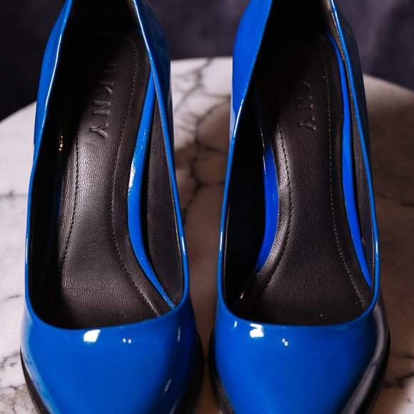 DKNY blue, leather Prim Pointy Pump with rubber heel - Picture 5 of 8